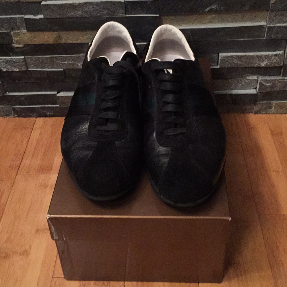 Authentic men’s Gucci sneaker Blk/green sz 9.5